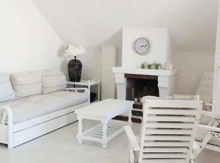 Spacious And Bright Fantastic Duplex In